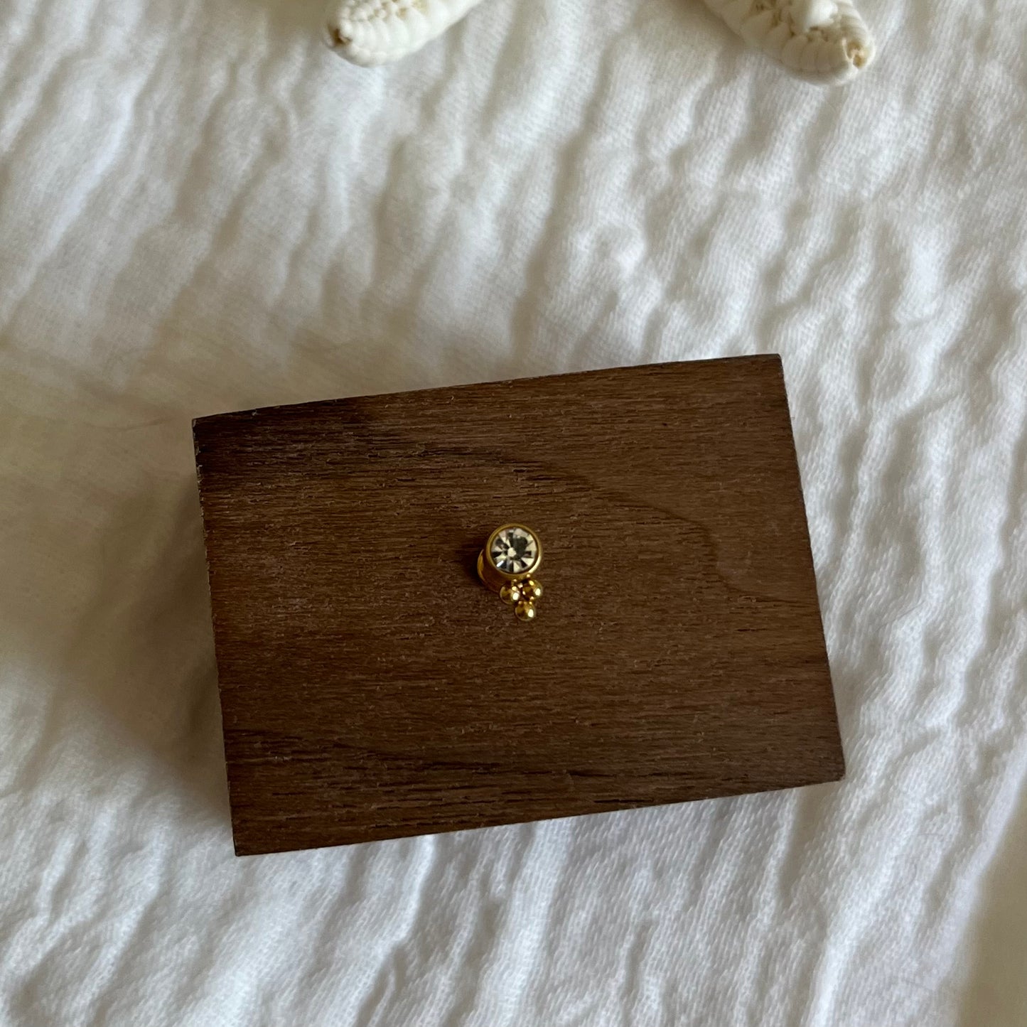 Piercing strass doré