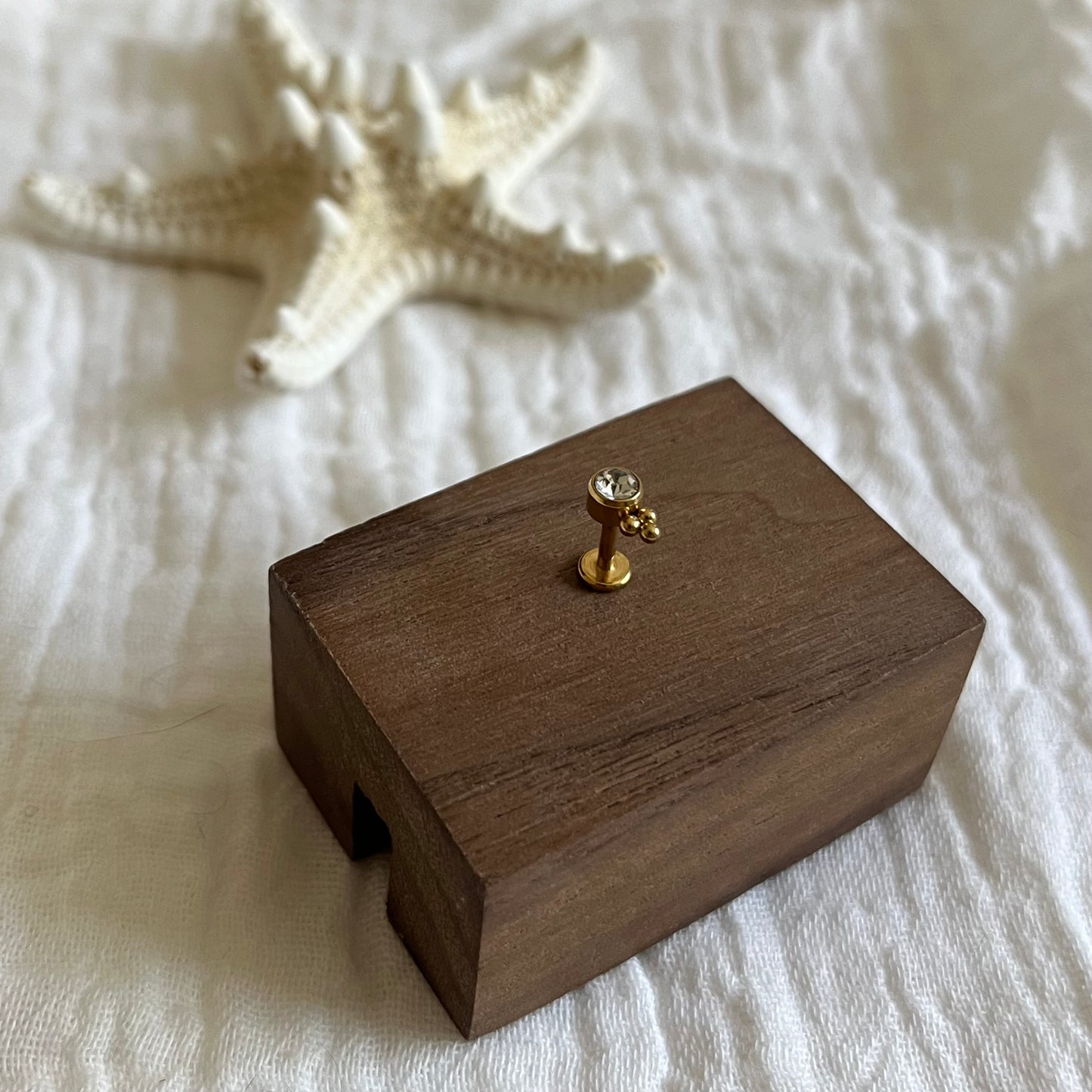 Piercing strass doré